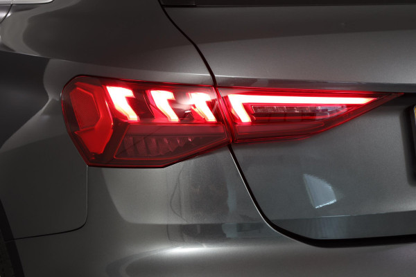 Audi A3 Sportback 35 TFSI S-Line 150 pk S-Tronic | Verlengde garantie | Navigatie | Panoramadak | Parkeersensoren (Park assist) | S-Line |