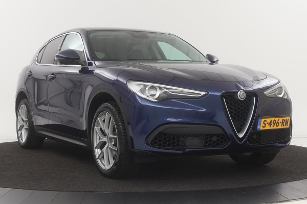 Alfa Romeo Stelvio 2.0T AWD Super | Leder | Stoel & stuurverwarming | Camera | Navigatie | Memory | Xenon | Keyless | Cruise control