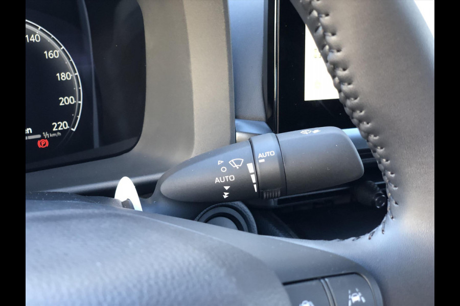 Toyota C-HR 1.8 Hybrid 140pk First Edition | Nieuw model, Smart connect, Dodehoekherkenning, 360 camera, 18 inch, Elektrische achterklep