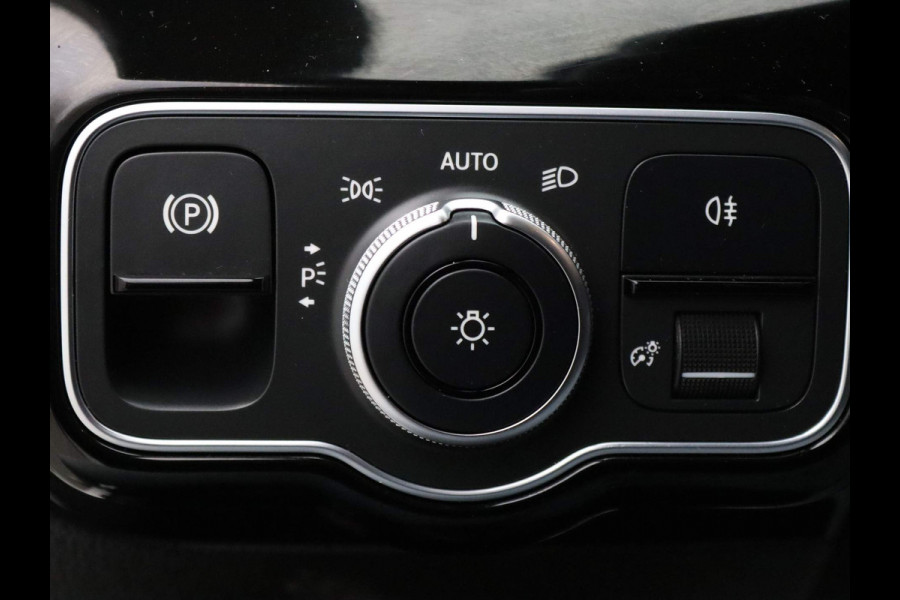 Mercedes-Benz A-Klasse 136pk 180 Business Solution AMG Night Upgrade AUTOMAAT ALL-IN PRIJS! Camera | Climate | Navi | Parksens. v+a
