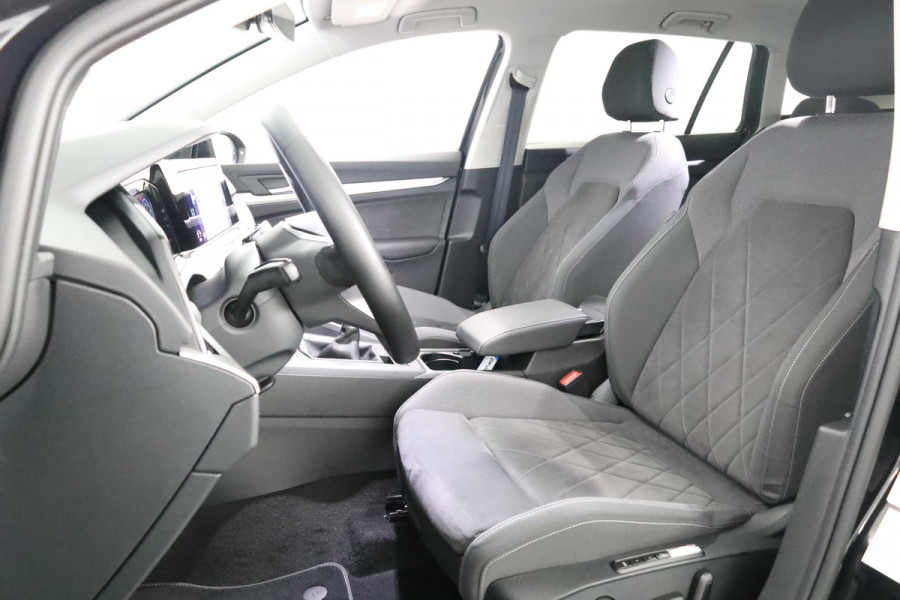 Volkswagen GOLF Variant 1.5 TSI Life Business 130PK | Verlengde garantie | Multimedia pakket | Comfort pakket | Chrome dakrelingen |