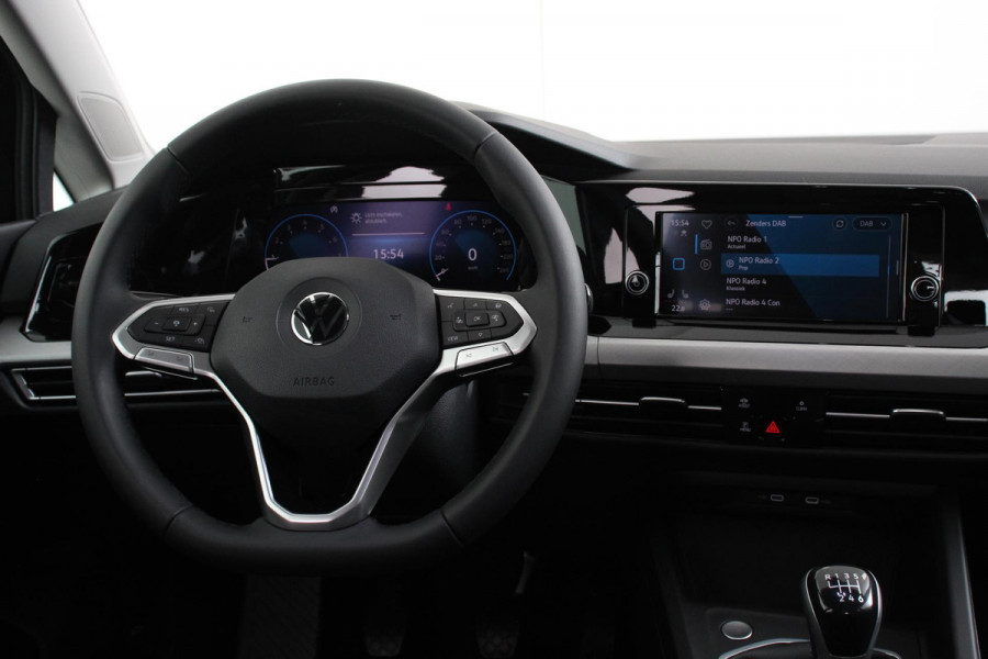 Volkswagen Golf 1.5 TSI 130pk Life | Navigatie | Climate Control | Cruise control adaptief | Parkeer sensoren | Stoelverwarming | DAB | Led | Lichtmetalen Velgen