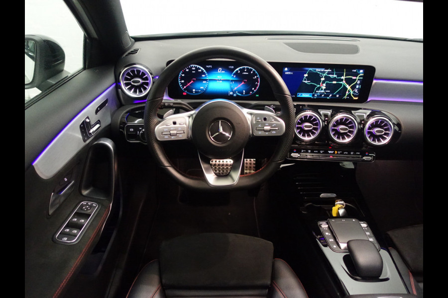 Mercedes-Benz A-Klasse 180 Prestige AMG Ed Autom- Panodak I Leer I MBUX I  Camera I Sfeerverlichting