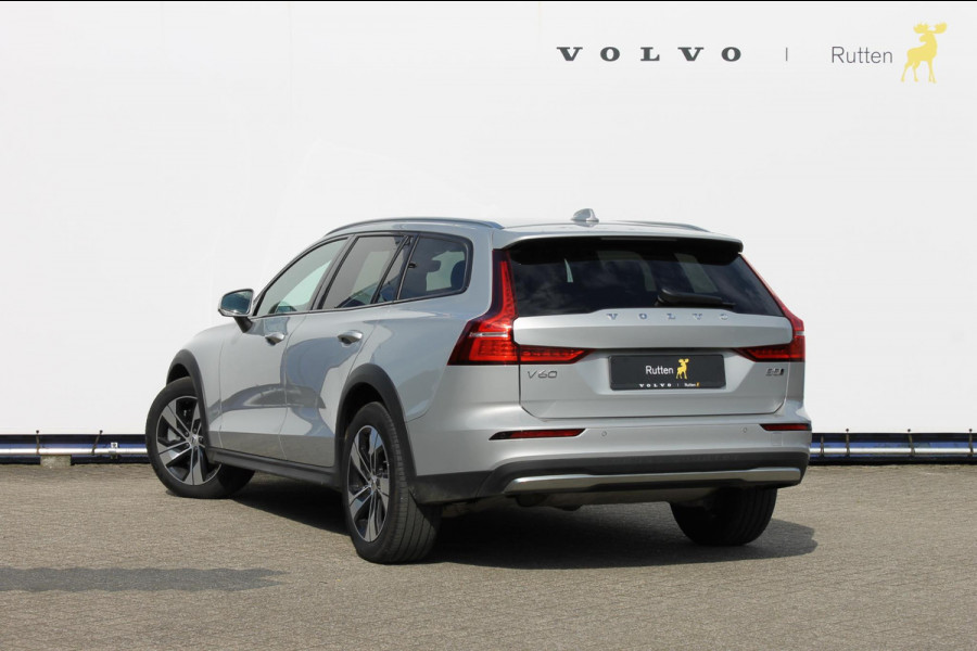 Volvo V60 Cross Country B5 250PK Automaat AWD Plus Lederen bekleding / Google infotainment / Adaptieve cruise control / Draadloos opladen / Parkeersensoren met parkeercamera achter