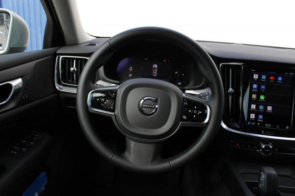 Volvo V60 Cross Country B5 250PK Automaat AWD Plus Lederen bekleding / Google infotainment / Adaptieve cruise control / Draadloos opladen / Parkeersensoren met parkeercamera achter