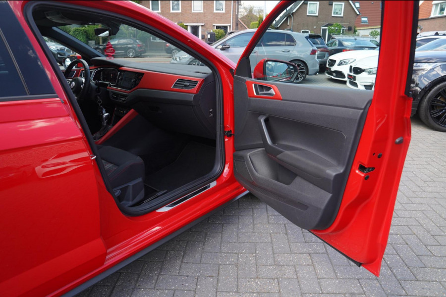 Volkswagen Polo 2.0 TSI GTI | Panorama | Candy Red | Luxe interieur | Navigatie touchscreen | LED koplampen | 5 deurs | NAP