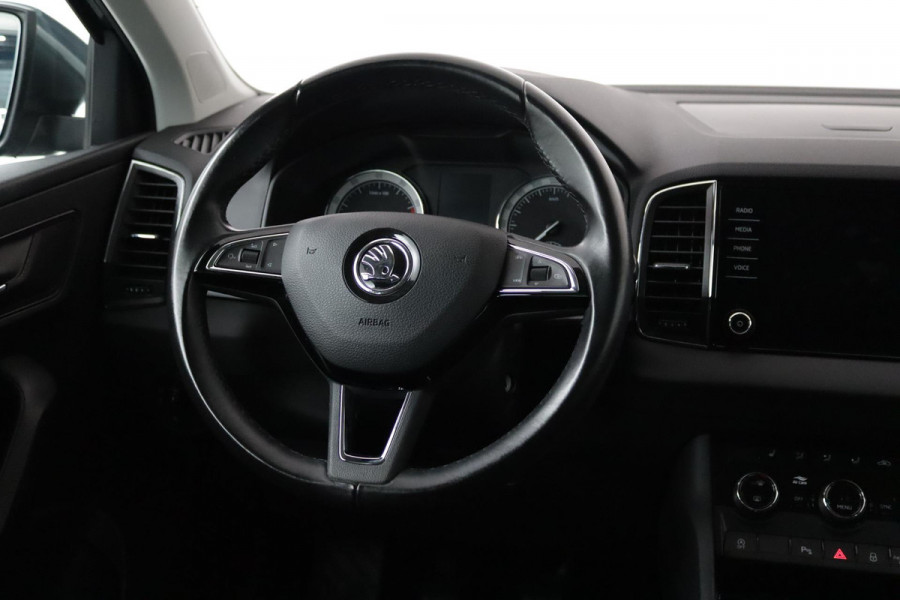 Škoda Karoq 1.0 TSI Clever Edition (STOELVERWARMING, CLIMATE, CRUISE, PDC V+A, NAVIGATIE, NL-AUTO, GOED ONDERHOUDEN)