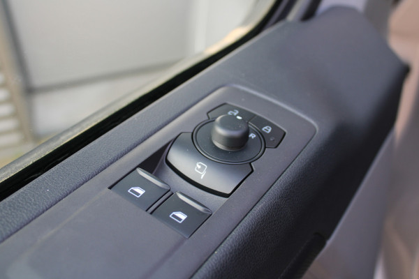 Ford Transit Custom 320 2.0 TDCI L1H1 Trend 170PK - LED koplampen - Carplay - Android - Camera - Stoelverwarming - 70l tank - Rijklaar