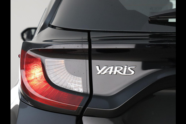 Toyota Yaris 1.5 Hybrid Active Black Edition | Apple Carplay & AndroidAUTO | Camera | Adapt.Cruise control | Privacy Glass