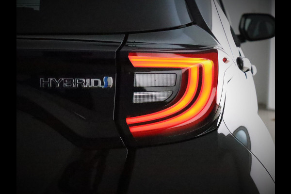 Toyota Yaris 1.5 Hybrid Black Edition | 10 JAAR GARANTIE! | Stoelverwarming | Apple CarPlay & AndroidAUTO | Camera