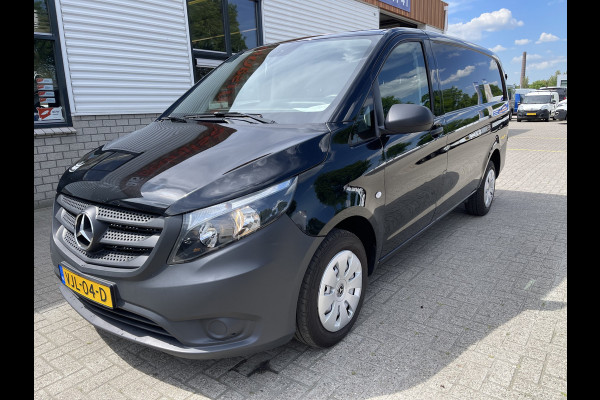 Mercedes-Benz Vito 110 CDI Lang L2H1 / vaste prijs rijklaar € 18.950 ex btw / lease vanaf € 348 / zwart metallic / airco / cruise / navigatie / bouwjaar 2021