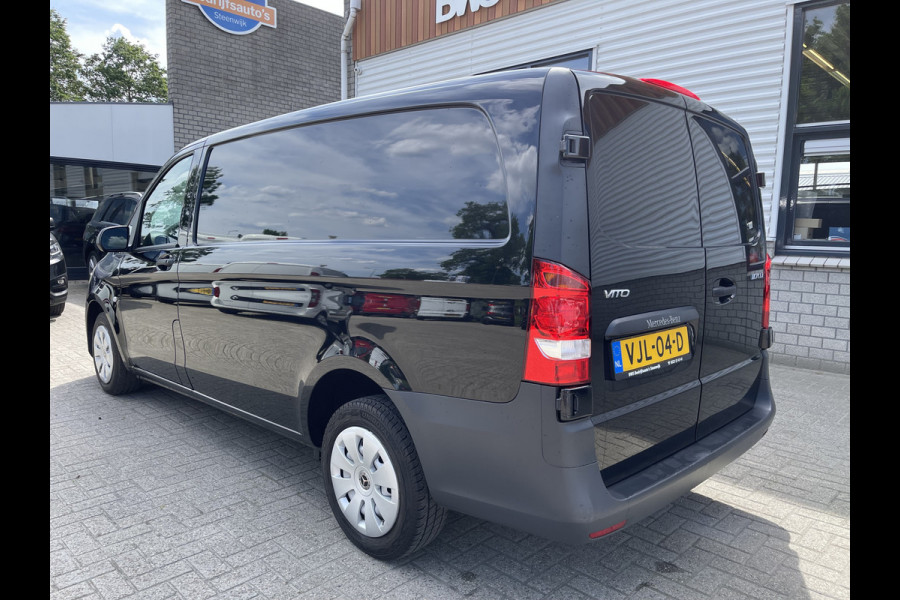 Mercedes-Benz Vito 110 CDI Lang L2H1 / vaste prijs rijklaar € 18.950 ex btw / lease vanaf € 348 / zwart metallic / airco / cruise / navigatie / bouwjaar 2021