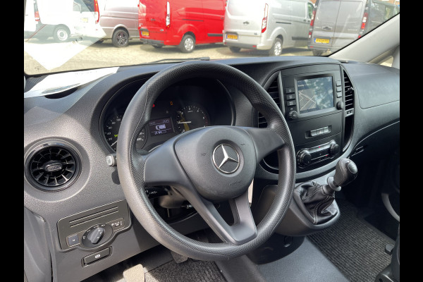 Mercedes-Benz Vito 110 CDI Lang L2H1 / vaste prijs rijklaar € 18.950 ex btw / lease vanaf € 348 / zwart metallic / airco / cruise / navigatie / bouwjaar 2021