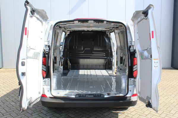 Ford Transit Custom 320 2.0-136pk TDCI L2H1 ´Trend´, schuifdeur li. + re. ! Overtuig u van de rijkwaliteiten van dit nieuwe model Ford Transit Custom. Camera, LED koplampen, Cruise Control, Aut. Airco, Navigatie by Apple / Android, Voorraam verwarmd, Metallic lak etc.