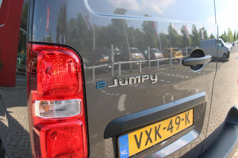 Citroën ë-Jumpy L2 136PK AUTOMAAT 75 kWh | NAVIGATIE 10" TOUCHSCREEN | ACHTERUITRIJ CAMERA | APPLE CARPLAY/ANDROID AUTO | PARKEERSENSOREN | CRUISE CONTROL | DAB+ RADIO | NIEUWE BUS! | 3-ZITS |