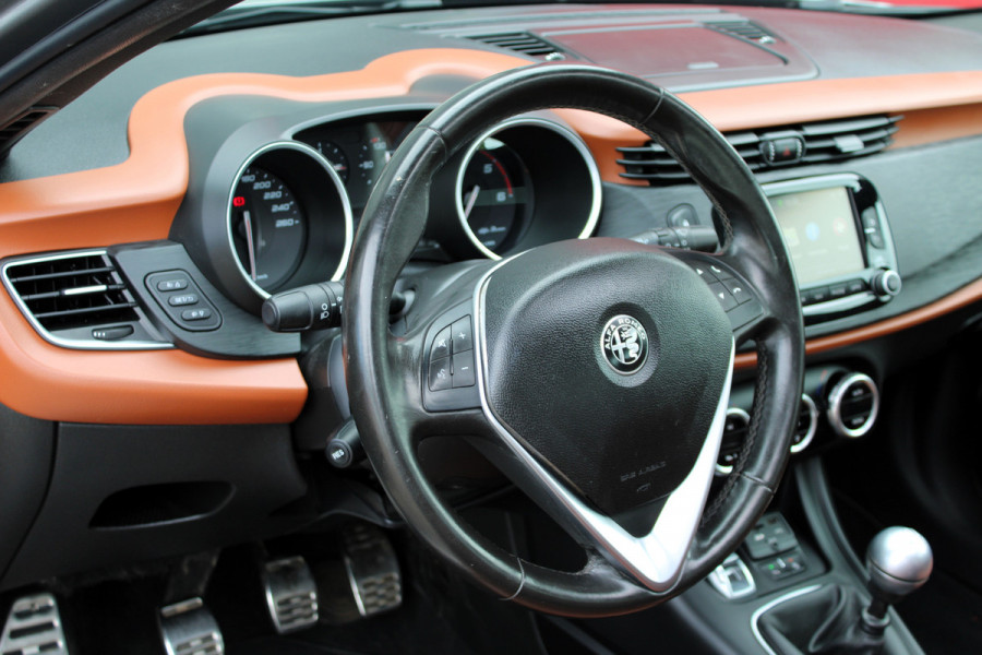 Alfa Romeo Giulietta 2.0 JTDm Super 150PK | Panorama-dak | Trekhaak | Leren bekleding |Stoelverwarming