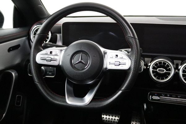 Mercedes-Benz CLA-Klasse 180 Business Solution AMG Automaat (SFEERVERLICHTING, PANORAMADAK, CAMERA, GOED ONDERHOUDEN, 1e EIGENAAR)