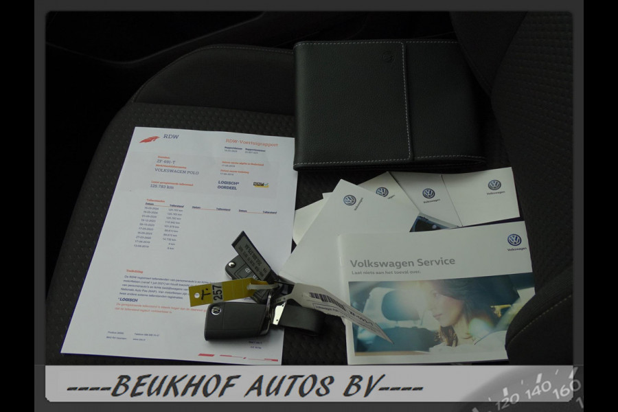 Volkswagen Polo 1.0 TSI Business Parkeersensor Carplay Cruis
