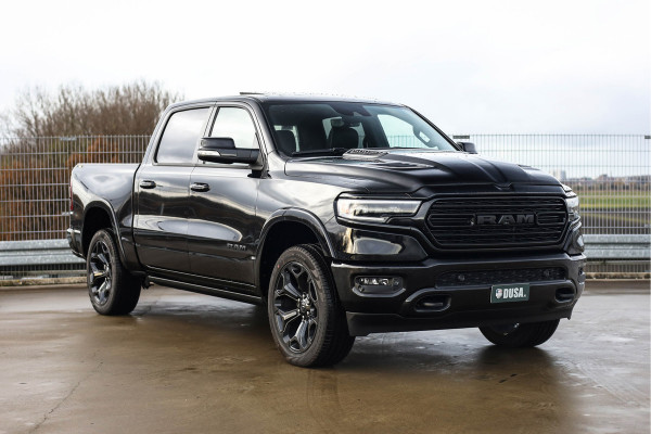 Dodge Ram 1500 Limited 5.7 V8 HEMI Night Edition | Panoramadak  | Luchtvering |  Getoonde accessoires zijn verkrijgbaar tegen meerprijs