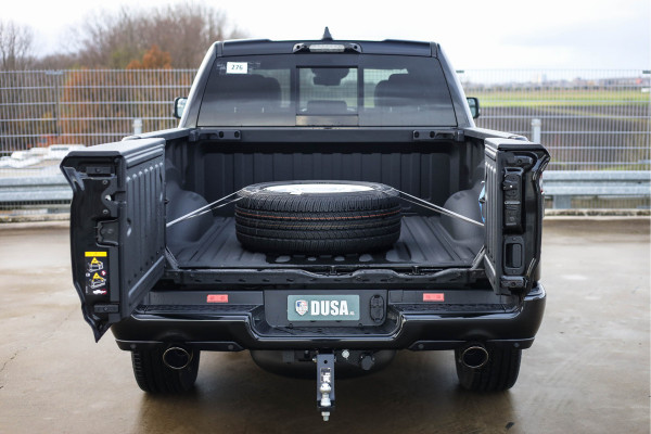 Dodge Ram 1500 Limited 5.7 V8 HEMI Night Edition | Panoramadak  | Luchtvering |  Getoonde accessoires zijn verkrijgbaar tegen meerprijs