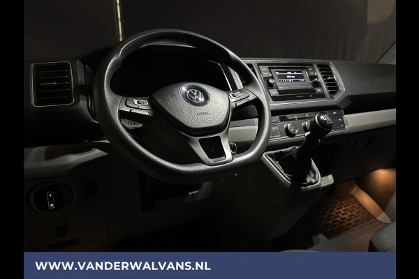 Volkswagen Crafter 2.0 TDI 141pk L3H3 L2H2 Euro6 Airco | 3000kg Trekvermogen | Cruisecontrol | Parkeersensoren Bijrijdersbank, verwarmde voorruit, multimedia voorbereiding
