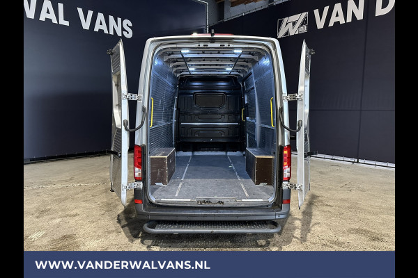 Volkswagen Crafter 2.0 TDI 140pk L3H3 L2H2 Euro6 Airco | 3000kg trekvermogen | Camera Apple Carplay, Android Auto, Cruisecontrol, Parkeersensoren, Chauffeursstoel, Bijrijdersbank