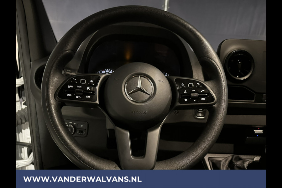 Mercedes-Benz Sprinter 317 CDI 170pk L3H2 Euro6 Airco | MBUX | Camera | Navigatie | Trekhaak | Cruisecontrol Parkeersensoren, Bijrijdersbank