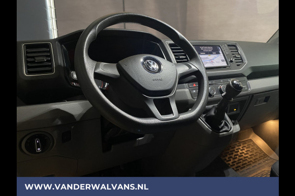 Volkswagen Crafter 35 2.0 TDI 140pk L3H3 L2H2 Euro6 *Laadklep* Airco | 3000kg Trekvermogen | Navigatie | Apple Carplay Bijrijdersbank