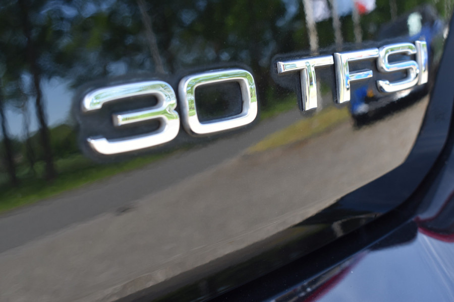 Audi Q2 30 TFSi Sport S-line Edition / Verwarmbare voorstoelen / Clima / Navi / Sportstoelen