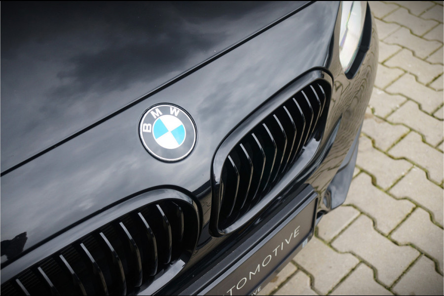 BMW 1-serie 118i Executive Sport | Black on Black | LED | Automaat | Digital Dash | Sport Stoelen | LM. Velgen 18' | Aut. Airco | Digital Dash | NAP | 5 Drs. | PDC A. | Cruise C. | 2 Sleutels |