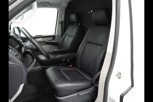 Volkswagen Transporter 2.0 TDI 150pk DSG L2H1 Highline Navigatie Trekhaak Camera Carplay