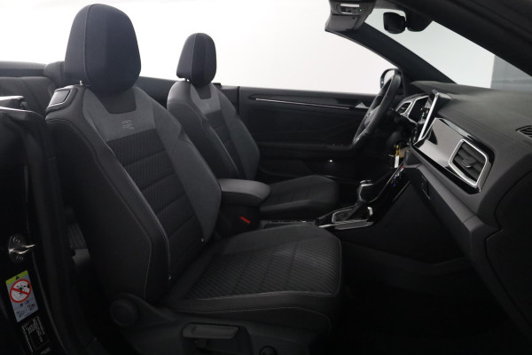 Volkswagen T-Roc Cabrio 1.5 TSI R-Line cabrio 150PK DSG (Automaat) | Navigatie | Parkeercamera | 19"LM velgen |