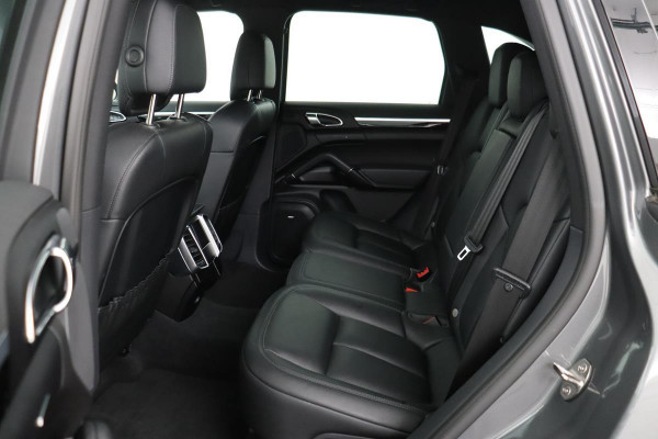 Porsche Cayenne 3.0 S E-Hybrid | Leder | Bose | Carplay | Navigatie | Xenon | Climate control | PDC | Bluetooth | Cruise control