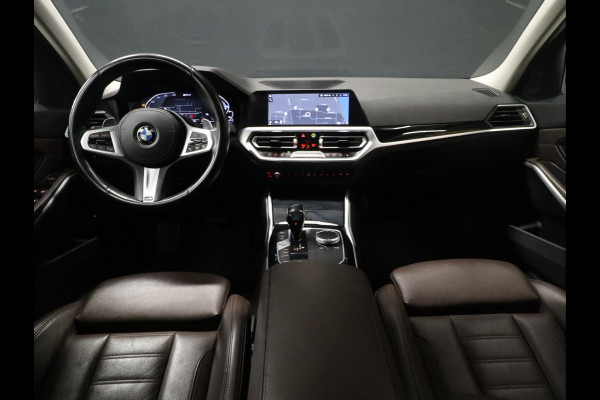 BMW 3-serie 330e eDrive Sport Edition M [CAMERA, M-STUUR, NAVIGATIE, APPLE CARPLAY, VOL LEDER, PDC V+A, NIEUWSTAAT]