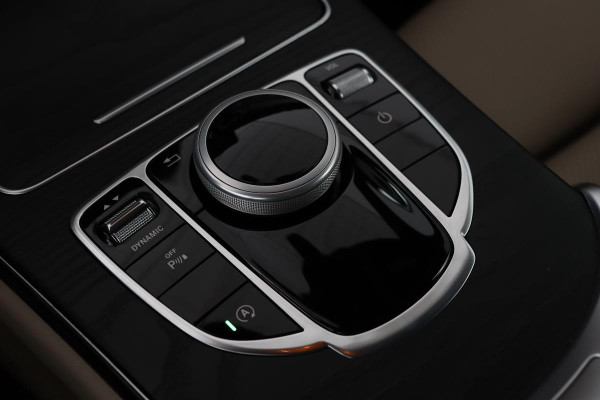 Mercedes-Benz C-Klasse 180 AMG Night | Panoramadak | Leder | Camera | Stoelverwarming | Full LED | Park Assist | Navigatie | Bluetooth