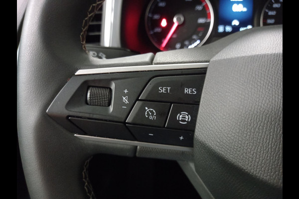 Seat Ateca 1.5 TSI DSG Style Nieuw model ! | Navigatie | Apple Carplay/Android Auto | Cruise Control | Parkeersensoren voor en achter | LED Matrix | DAB | Privacy Glass | Lichtmetalen Velgen |