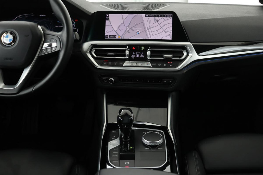 BMW 3-serie 330e Sport Line | Adaptive cruise | Stoelverwarming | Carplay | Sfeerverlichting | Navigatie | Full LED | Half leder | PDC | Climate control