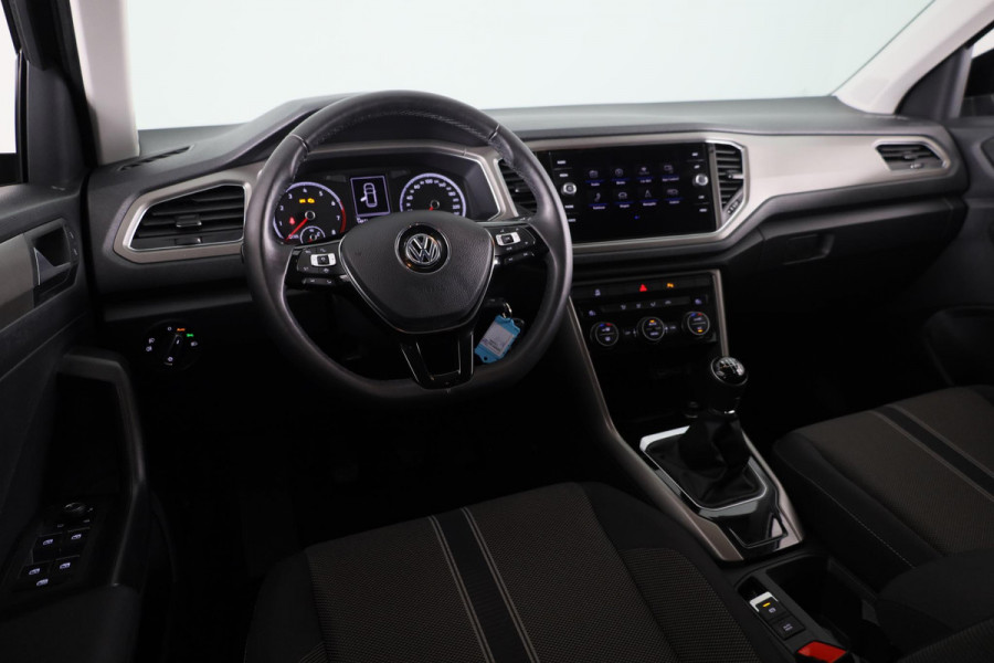 Volkswagen T-Roc 1.0 TSI Style 115 pk | Navigatie | Trekhaak | Parkeersensoren | Autom. airco |