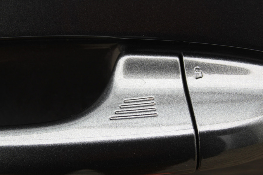 Ford Puma 1.0-125pk EcoBoost Hybrid Titanium. Garantie t/m 21-05-2027 ! Slechts 14.750km ! Volautm. airco, metallic lak, stoel-, stuur- en voorraamverwarming, navigatie, telefoonvoorbereiding, elektrische achterklep, cruise cntrl, keyless entry / keyless go etc.