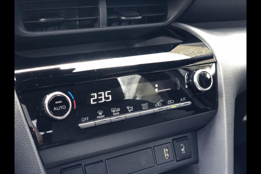 Toyota Yaris Cross 1.5 Hybrid Dynamic Plus | Dodehoekherkenning, Parkeersensoren, Stoel + Stuurverwarming, Smart Connect