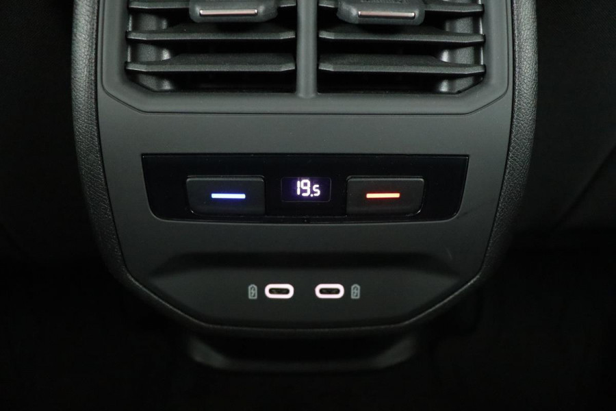 Seat Leon 1.0 TSI Style | Stoel & Stuurverwarming | Carplay | Park Assist | Navigatie | Full LED | Climate control | Cruise control