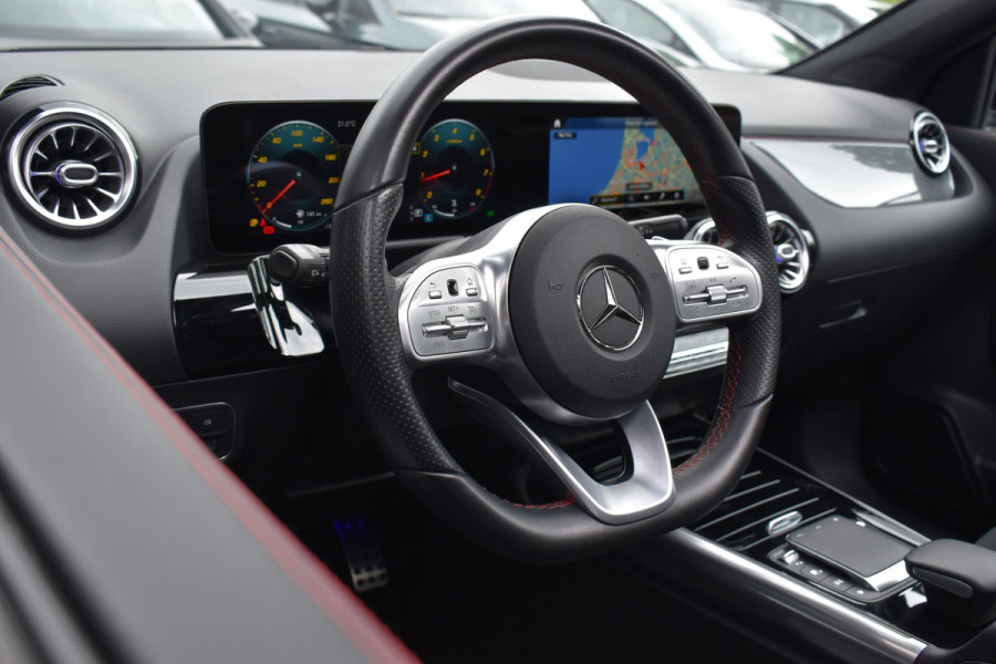 Mercedes-Benz GLA 200 Business Solution AMG Pano Camera Navi