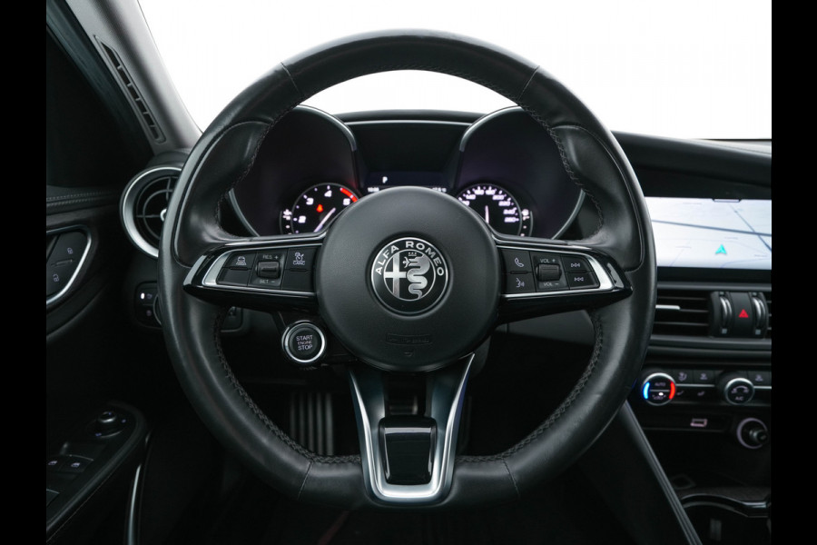 Alfa Romeo Giulia 2.2 TI Aut. *XENON | PIENO-FIORE-VOLLEDER | NAVI-FULLMAP | CAMERA | DAB | MEMORY-PACK | ADAPTIVE-CRUISE | LANE-ASSIST | APP.CONNECT | COMFORT-SEATS | 18"ALU*
