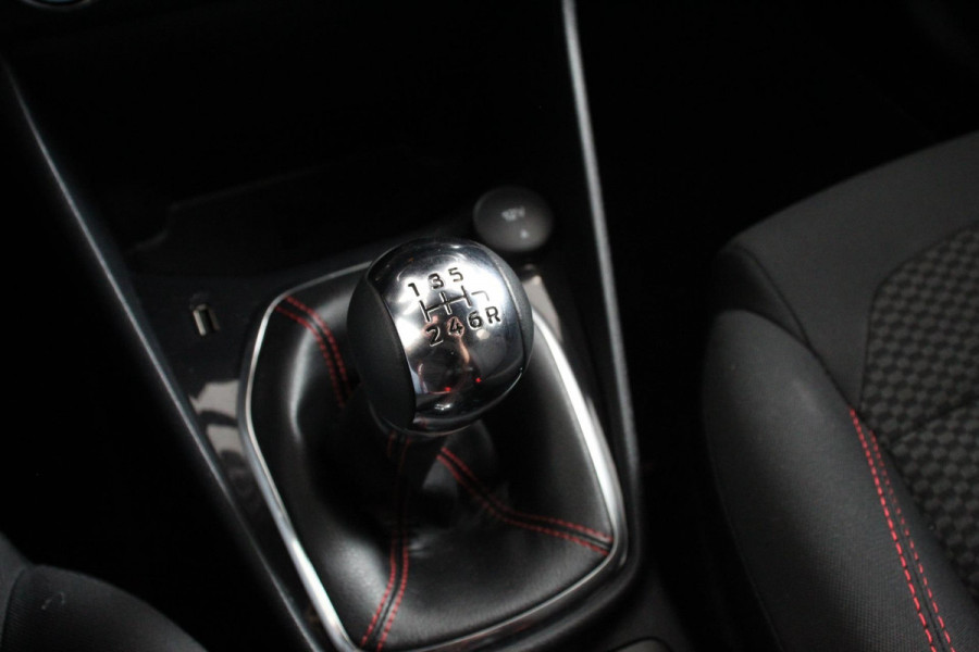 Ford Fiesta 1.0 EcoBoost ST-Line Demo! | Navigatie | Climate Control | Parkeer Sensoren | Led | DAB | Keyless Start | Cruise Control | Lichtmetalen velgen