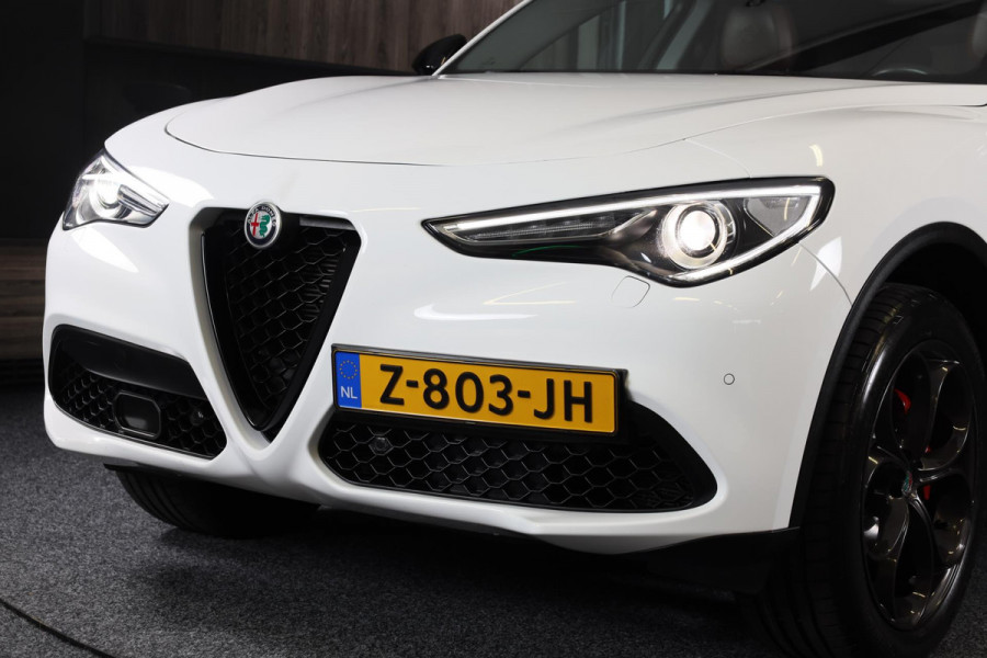 Alfa Romeo Stelvio 2.0 T AWD B-Tech / 280 PK / AUT / ACC / Camera / Navi / Leder / Open Panoramadak / Lane Assist / Led / Pdc / 20