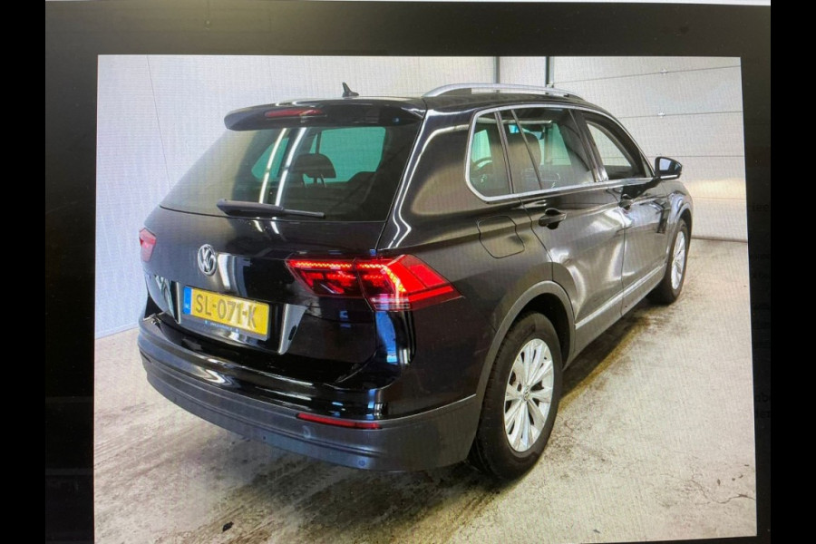 Volkswagen Tiguan 1.4 TSI ACT Comfortline Business Automaat - Panorama, Navi