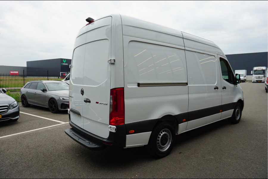 Mercedes-Benz Sprinter 317 CDI L2 H2 9G-TRONIC / MBUX / Camera / Parkeersensoren / Navigatie / Cruise control / Airco / 270 Graden achterdeuren