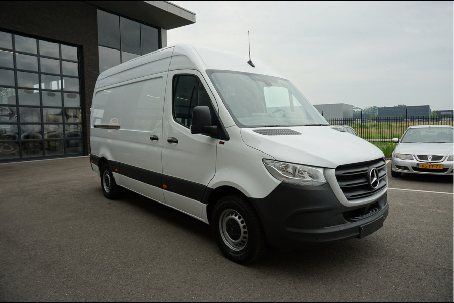 Mercedes-Benz Sprinter 317 CDI L2 H2 9G-TRONIC / MBUX / Camera / Parkeersensoren / Navigatie / Cruise control / Airco / 270 Graden achterdeuren