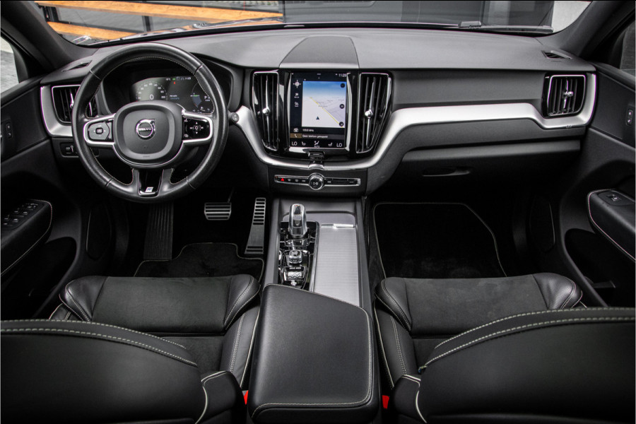 Volvo XC60 2.0 T8 Twin Engine AWD R-Design Panorama l Dodehoek l Apple carplay