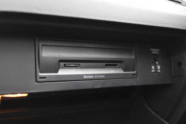 Škoda Octavia Combi 2.0 TSI RS 230PK | Trekhaak | Panoramadak | Navigatie | Adaptieve Cruise | Incl. winterset
